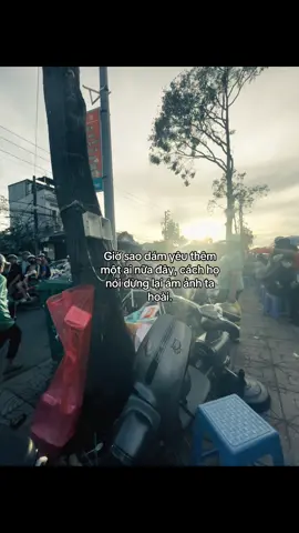 Giờ sao dám yêu thêm một ai nữa đây, cách họ nói dừng lại ám ảnh ta hoài.#tình yêu