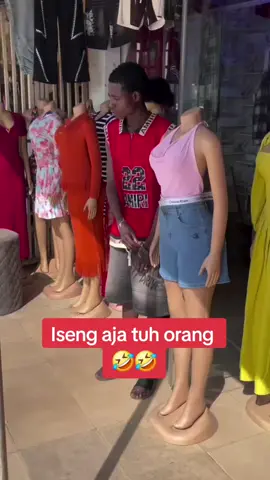 iseng aja tuh orang 🤣 #fyp #komedilucu #pengikut @sorotan 