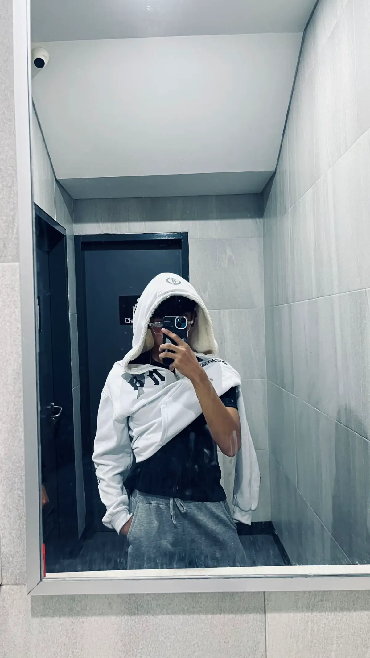 cek dishowcase profil ganteng #outfit #sweatpants #starboy #hoodie #invarell 