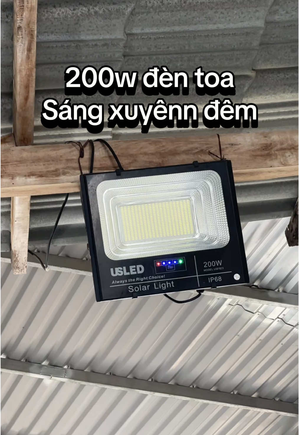 Đèn năng lượng mặt trời 200w  @Tạp Hoá Em Ngân  @Tạp Hoá Em Ngân  @Tạp Hoá Em Ngân #dennangluongmattroi #dennangluong #dennangluongmattroigiatot #dennangluongmattroichinhhang #dennangluongmattroisanvuon 