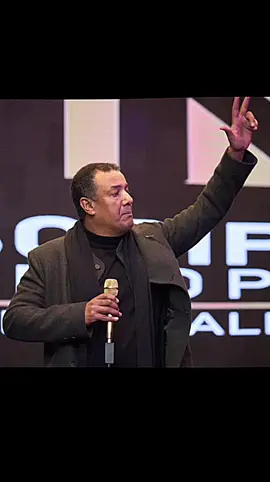 كل الالم في ولا قدر اتالم وبصعبي عليا ومش بقدر اتكلام #هشام_الجخ #شعر #شعراء_وذواقين_الشعر_الشعبي 