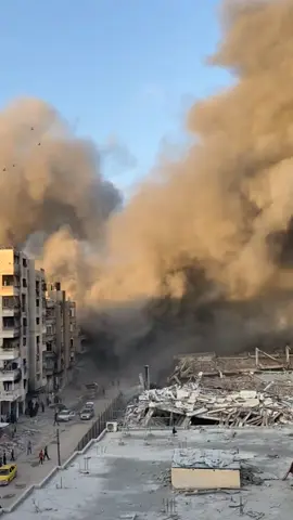 Pihak Palestinian Civil Defence menyatakan bahwa perkiraan sampai saat ini lebih dari 9000 orang masih tersisa/terperangkap dibawah puing-puing reruntuhan.  #gaza #palestine 