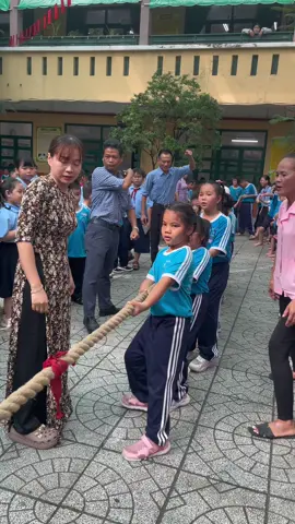 Cô trò e chiến cỡ này nha 🔥🔥Vô địch kéo co khối 1 🤣🤣 #hoithao20/11