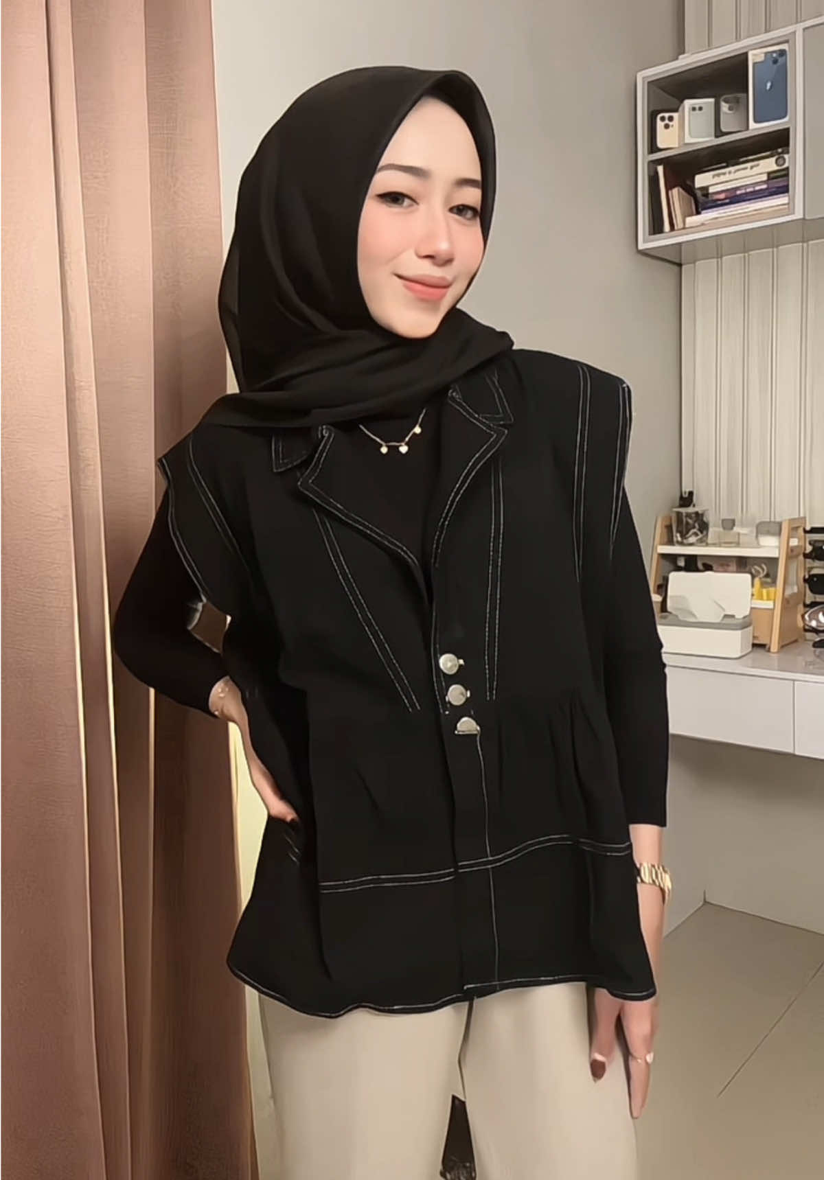 Mau tampil edgy tapi tetap simple? Coba deh pakai vest jeans ini 😍 #atasanwanita #bajuwanita #vest #gajiansale #affiliatemarketing 