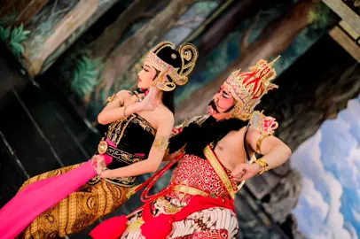 TUHAN!! Kenapa kau tidak bunuh saja aku secara langsung,mengapa kau bangunkan MEGAH perasaan CINTAKU kepada sinta. Yang membuatku TERSIKSA dan MATI secara perlahan!! #wayangorang #rahwanadansinta #rahwana #ramayana #fyp 