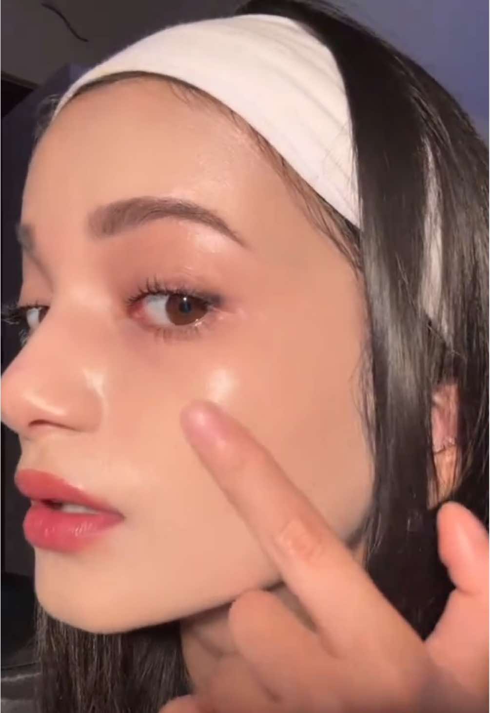 Kayak baru facial padahal cuma 3 totol aja 😭✨ Day cream si tutup ungu shade Neutral, beneran bikin muka auto glow 💜 #CantikTigaTotol #YourFaceStory #DayCreamTutupUngu 