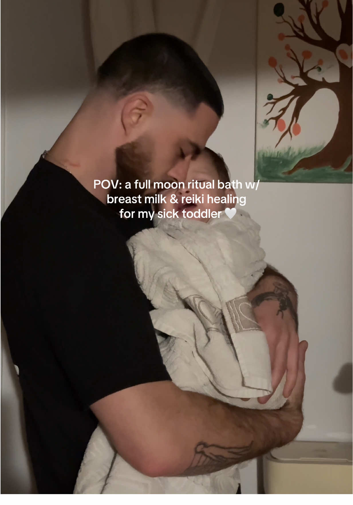 Today I did a little full moon bath ritual for my babygirl 🌕🛁 To help her release whatever virus she’s facing – she’s been having fever all day, and mama was mothering her baby in bed, cozy in between blankets and smushes 👩🏽‍🍼 I used the last milk stash from my fridge, setting the intention that this liquid gold heals her. It felt so emotional, like closing a chapter of our breastfeeding journey and that sacred bond only we share 🤍 (I’m still going through my breastfeeding grief, I miss it so much) For her ritual I used: ✨ My last breast milk stash 🫧 Natural bubble bath gel @ATTITUDE  🧂 Epsom salt @selv rituel  🌿 One drop of essential oil  💫 Relaxing natural room spray @Dans un Jardin  & I gave her a reiki session while she was falling asleep to balance her little energy center. Energy, love, and intention really are the most powerful medicine 🤍 #FullMoonRitual #HealingMamaEnergy #BabyWellness #ReikiHealing #intentionalparenting 