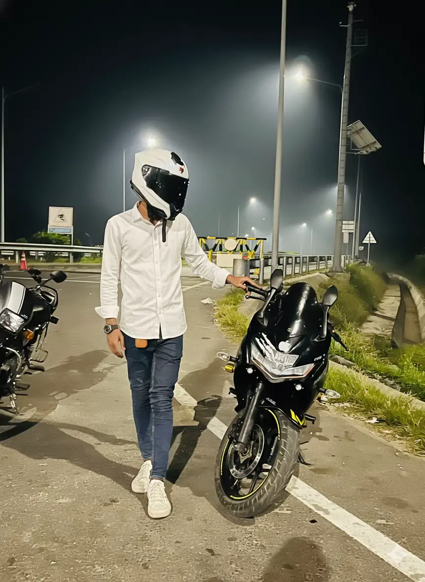 #মানুষ সংক্ষিপ্ত জীবনে যা পায় সেটা কেবল সাময়িক, মানুষ মূলত একা! যার যার অবস্থান রয়েছে অপ্রকাশিত কিছু শূন্যতা, বলতে না পারার মতো কিছু দুঃখ. তবুও আমরা বেঁচে থাকি, বেঁচে থাকতে হয় বলে! মানিয়ে নিতে নিতে আমরা যখন অভ্যস্ত হয়ে যায়, তখন আর কোন কিছুই আমাদেরকে গ্রাস করতে পারে না। যদি ফুরিয়ে যায় জীবনের আলো হারিয়ে যাবে সবকিছু, রেখে আসবে একলা ঘরে সেখানে রয়েছে ঘোর অন্ধকার সব যেন কালো #viral 