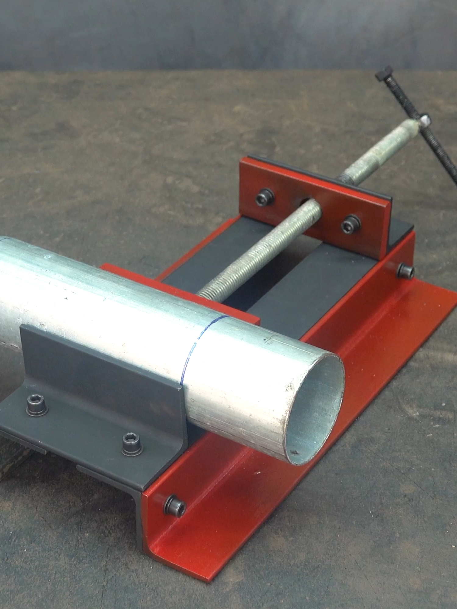 DIY and Crafts Fundamental Clamp Locked Technique #DIY #craft #crafty #metalworking #crafts #DiYer #tooltips #tips #diyer #making #Metal #metalwork #jigs #hack #trick #make #handmadegifts #welder #welding #DIY