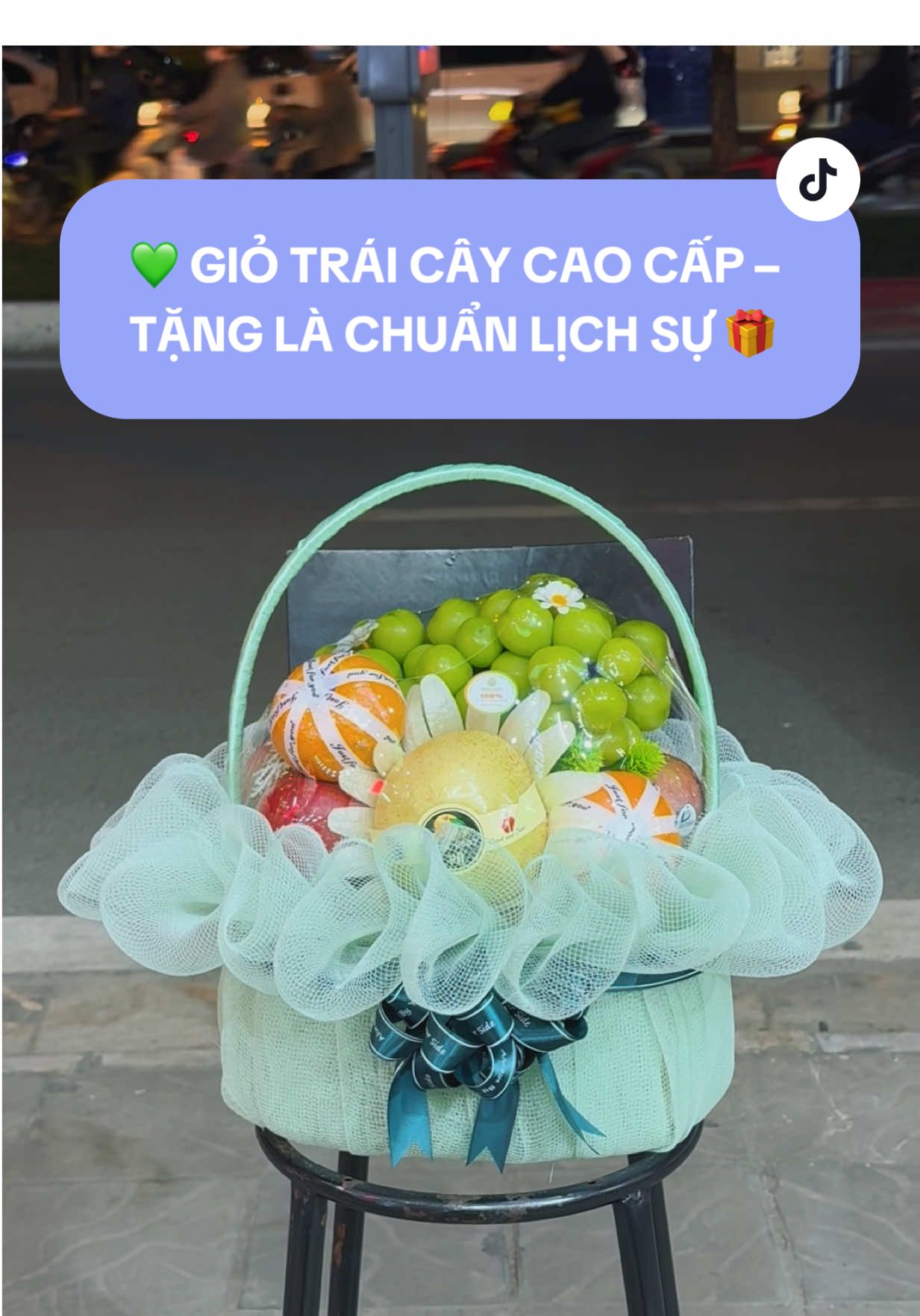 💚 GIỎ TRÁI CÂY CAO CẤP – TẶNG LÀ CHUẨN LỊCH SỰ 🎁 Giỏ trái cây phối xanh nhã nhặn, nổi bật với dưa vàng Hàn, nho xanh giòn ngọt, cam Úc, táo nhập – tất cả đều là trái cây tuyển loại 1, tươi mới mỗi ngày. 🎀 Trang trí tinh tế, nơ sang trọng – lên quà đẹp sẵn, không cần chỉnh sửa 🎁 Phù hợp biếu tặng: sếp, đối tác, khách VIP, thầy cô, người thân ✅ Có hoá đơn – chứng nhận nguồn gốc ✅ Nhận làm theo ngân sách: 3xx – 5xx – 7xx – 1tr+ ✅ Giao nhanh trong ngày 💬 Nhắn tin ngay để được tư vấn mẫu theo nhu cầu nhé!#TikTokAwardsVN #viral #xuhuongtiktokk #ngonlànhfruitsandmore #NgonLanhFruits 