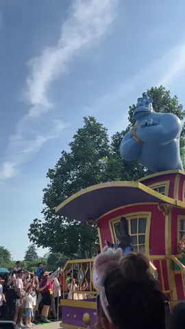 How many characters that you can recognize 🥰 #Disneyland #shanghai #上海 