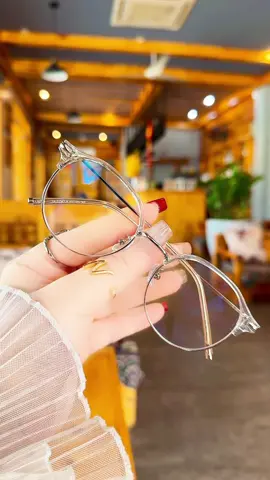 Kính chống anh sáng xanh phong cách cổ điển#kínhmắt #kinhthoitrang #kính #gongkinhcan #kinhchonganhsangxanh 