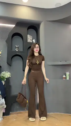 Quần loe thun form tôn dáng chị e mình .., #phốiđồđẹp #thờitrangnữ #xhtiktok 