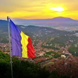 Jurnalistul britanic care a făcut Brașovul cunoscut în toată lumea, a devenit cetățean român. Charlie Ottley era și Cetățean de Onoare al Brașovului, pentru documentarul dedicat orașului. Am fost alături de el la ceremonie. Pentru noi, Charlie era de mult unul de-al nostru. #brasov #romanian #scripcaru #country #citizen 