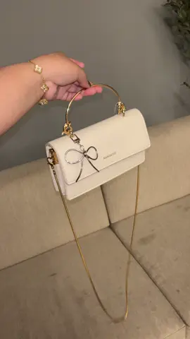 🤍 #tascantik #taswanita #tasselempang #handbag 