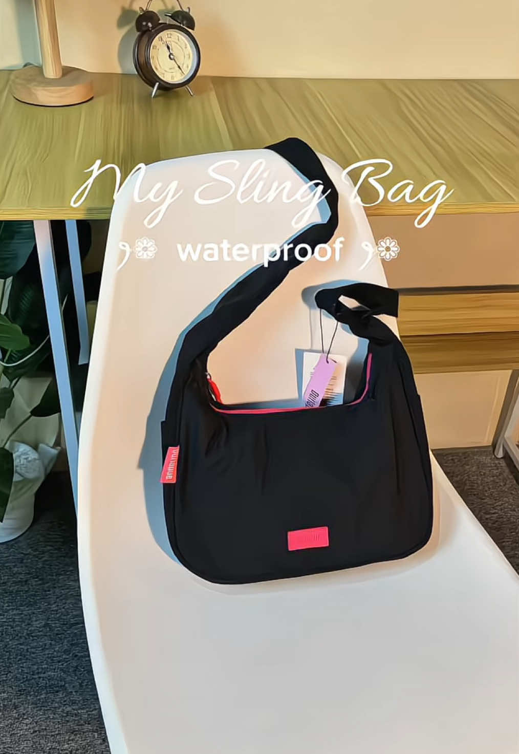 Modis & stylish udah waterproof 💦 #taswanita #slingbag #shoulderbag #bags #OOTD  @Durlapue.id 