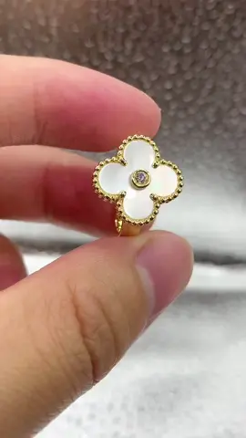 Wow😘 So Beautiful.If you wish for luck, you will be lucky. . . . . . . . . #vancleef #vancleefarpels #vca #vancleefandarpels#vancleefholidaypendant #vancleefring #vancleefnecklace #vancleefarpelsalhambra#likes #fashion #follow #beauty  #utfitoftheday #fashionblogger #diamond#jewelry#jewelrydesign 