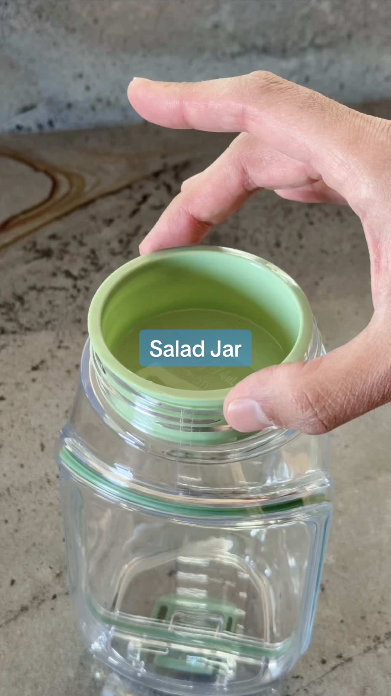 No more dressing drama 🥗 Find it under ✨Kitchen Favorites✨on my website. #amazon #kitchen #salads #KitchenHacks #salfinds 