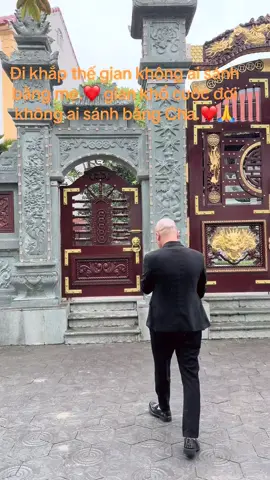 công cha như núi Thái Sơn❤️🙏 nghĩa mẹ như nước trong nguồn chảy Ra.💕