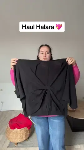 Collaboration commerciale : produits offerts @Halara_official @La mode Halara   Vous savez qu’au quotidien je ne fait jamais de shopping je suis très raisonnable sur ma consommation de vêtements, mais là Halara c’est vraiment ma marque favorite du moment c’est toujours des coupes flatteuses, hyper confortable et ça fait du bien de trouver des choses quand on est grande taille comme moi ! 💖 si vous avez besoin de renouveler votre garde-robe je ne peux que vous recommander la marque ! 