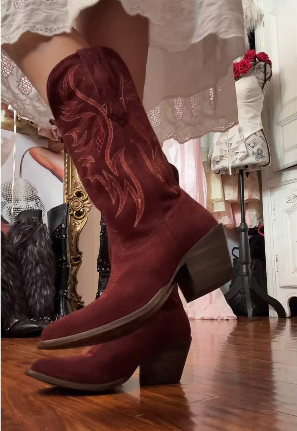 i’m your huckleberry 😏 @Idyllwind #idyllwind #idyllwindboots #cowgirlboots #cowboyboots 