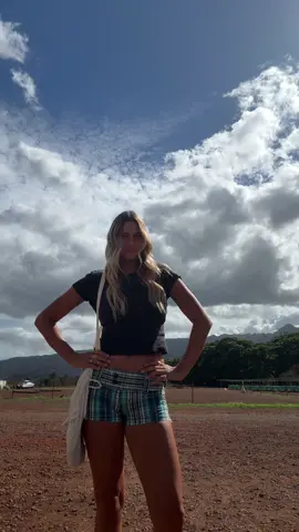 realizing if i put effort into my hair everyday i would look so much more put together! #fitcheck #OOTD #hawaii 