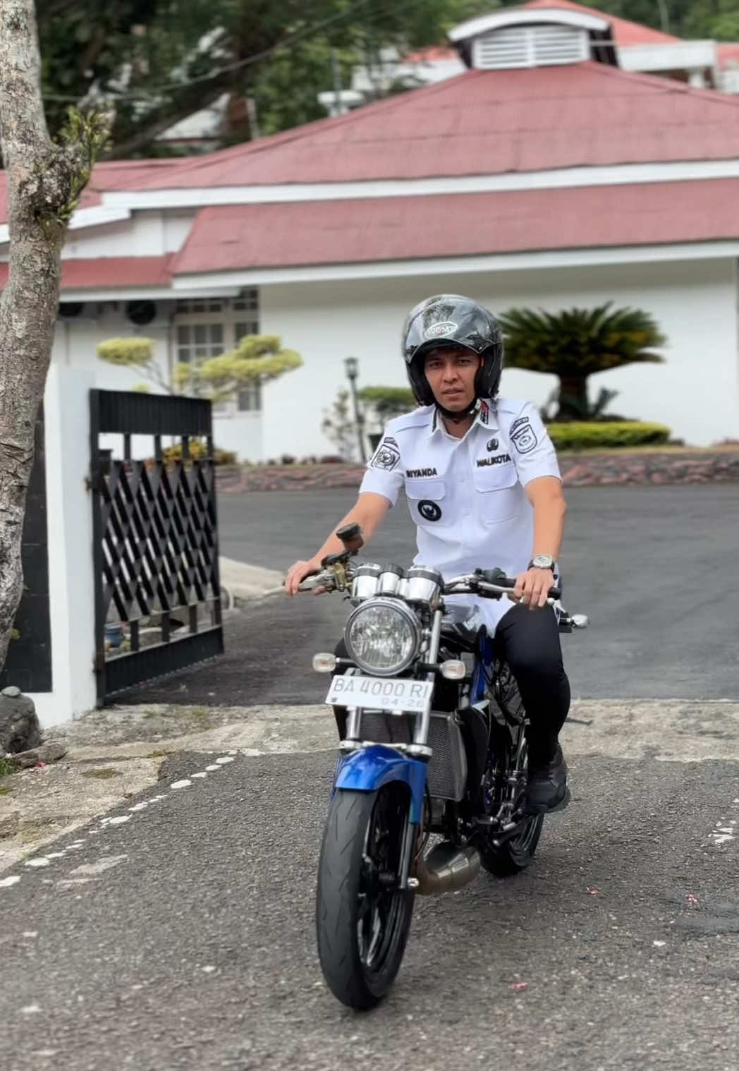 Udah paling pas menikmati Kota Sawahlunto itu pakai motor. Setuju? ☝🏼😁 #erabaru #sawahluntomaju #sawahlunto #ninjass #fyp 