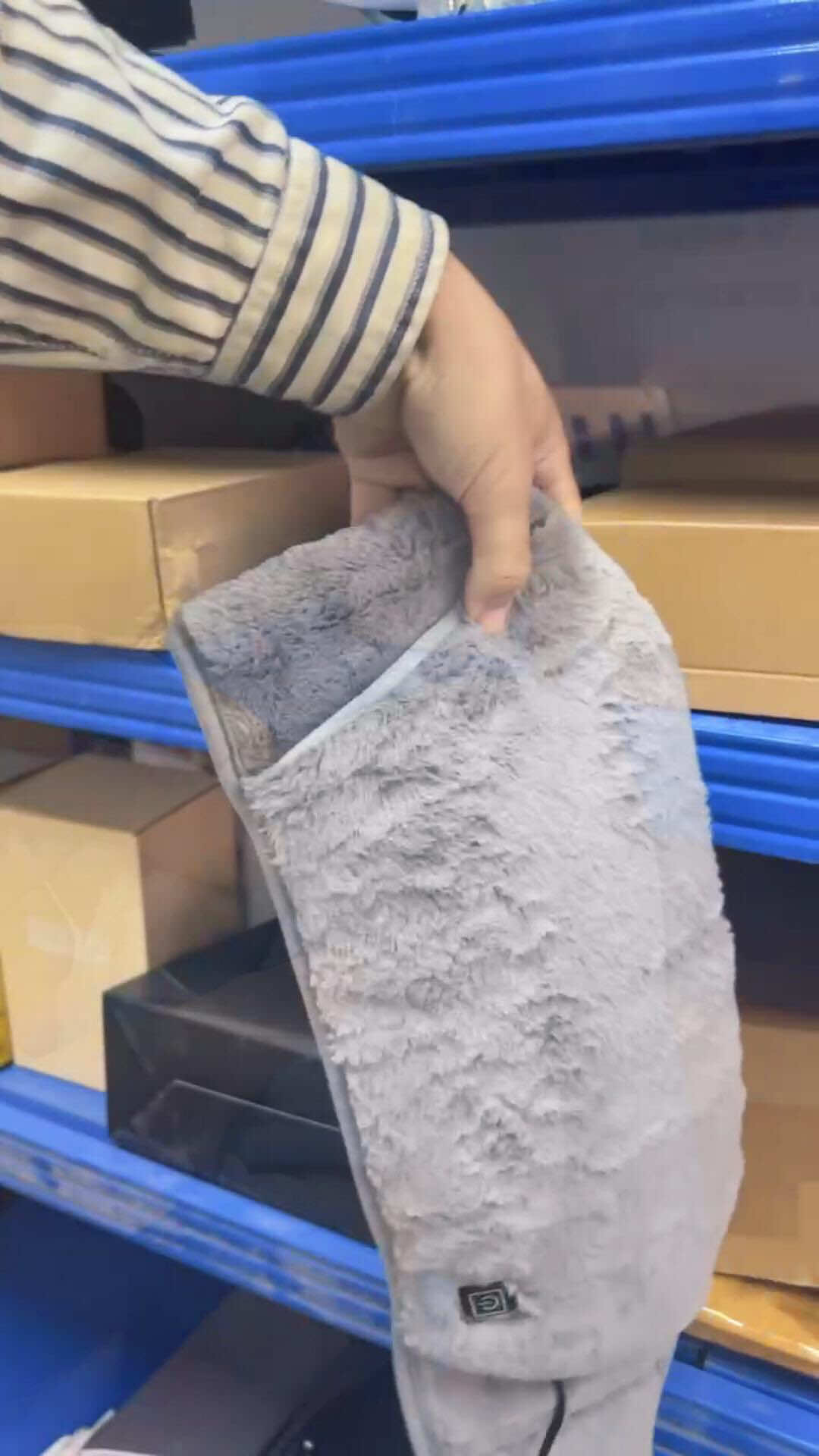 It’s not just a belt—it’s a “warmth safety net” for rainy days, cold offices, and sore backs.#backbrace #tiktokshopcreatorpicks #tiktokshopspringglowup #massager #tiktokshopmusthaves 