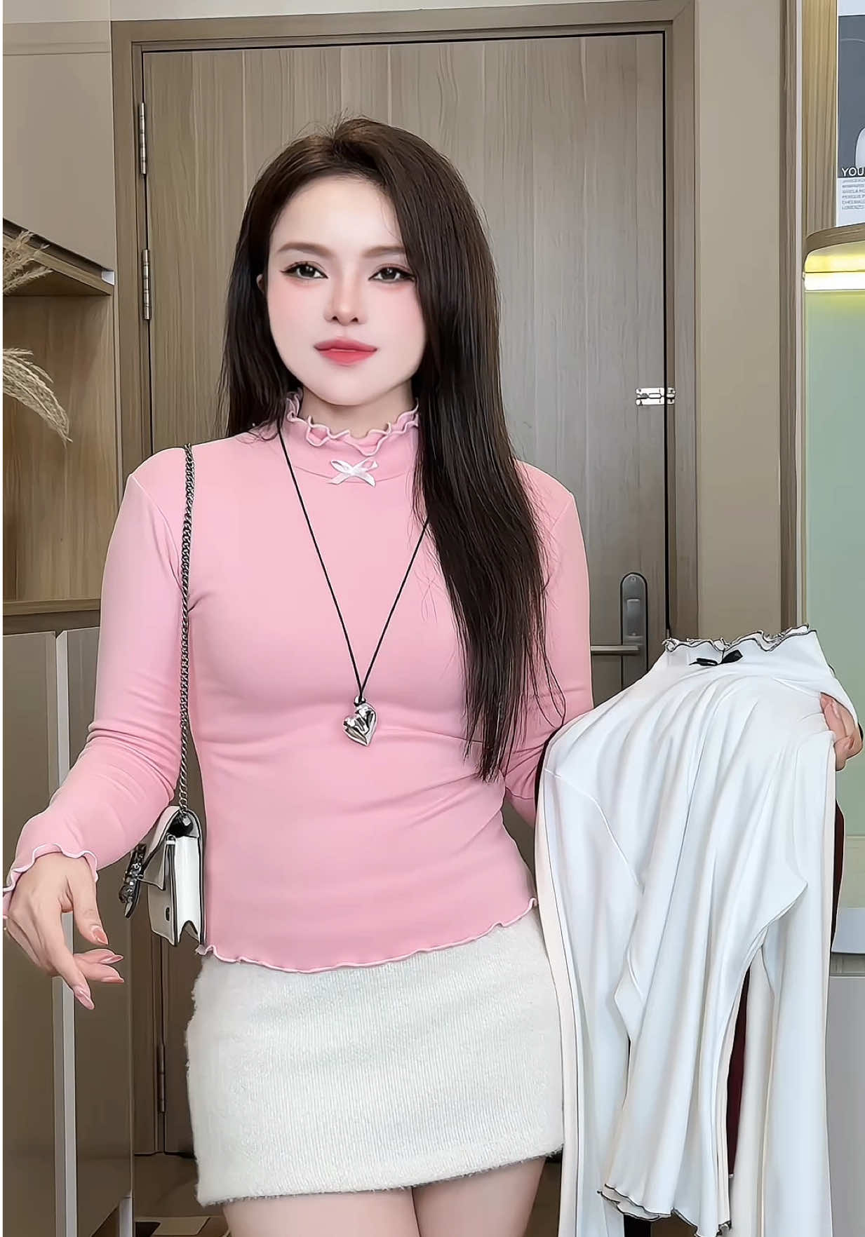 Áo giữ nhiệt  phối cổ 2 lớp viền bèo lạ mắt trẻ trung siu hot . Áo này diện vừa chất vừa sang nữa😉   #aogiunhiet  #aothunnu #aolennu #aolenlongtho #aogiunhietco3phan 