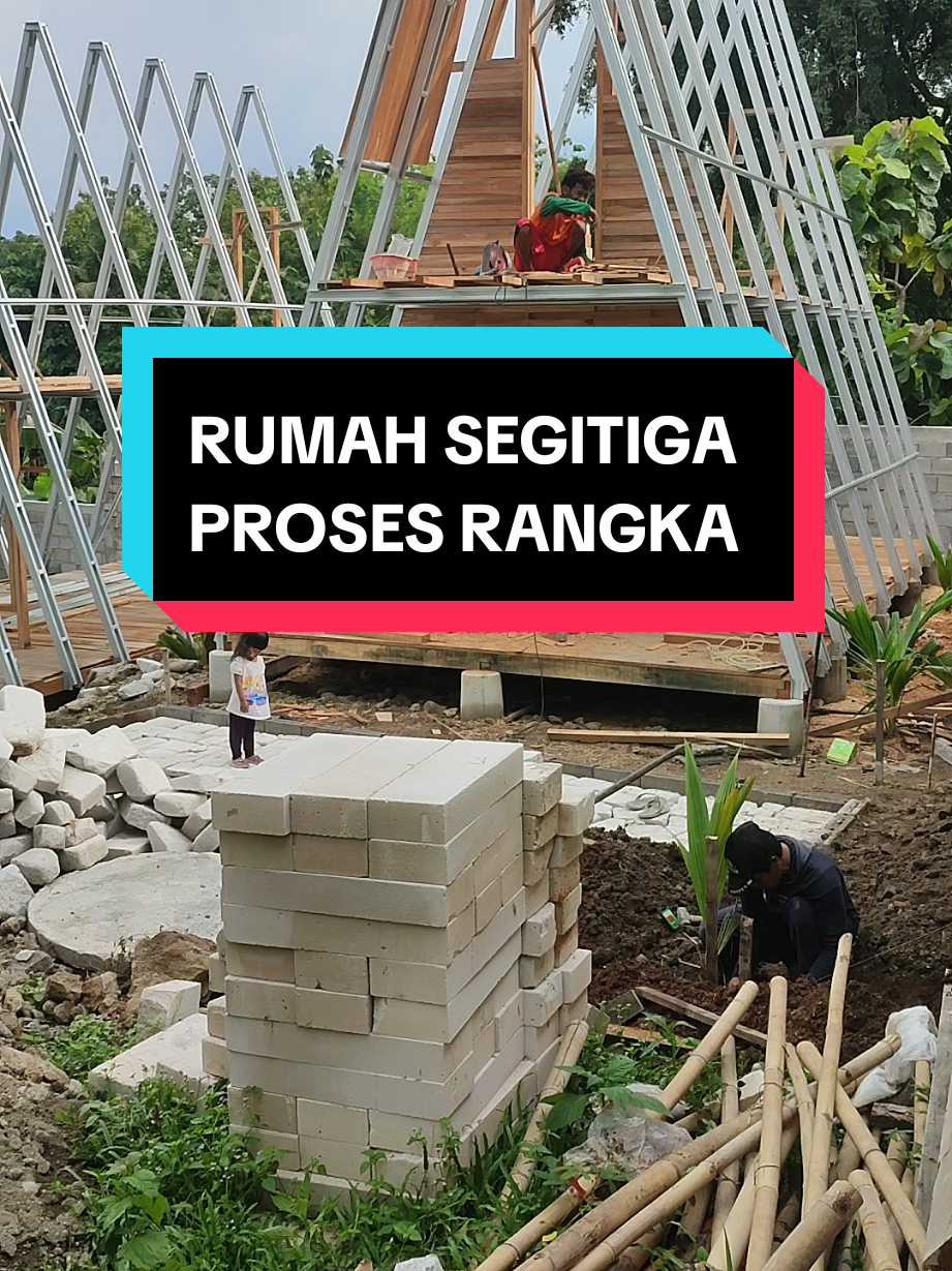 Bisa diitung sendiri kira2 bahan disesuaikan luas bangunannya ya..  nanti ketemu butuh budget berapanya..  #rumahsegitiga #gazebo  #rumahpanggung #rumahkebun #zenzu 