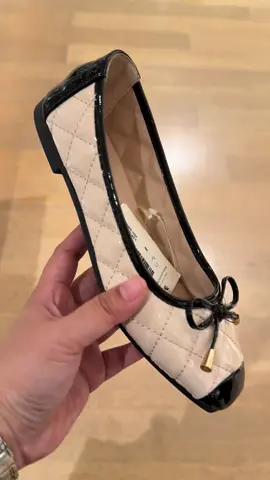 best seller sisa dikit jangan sampe kehabisan @shopatblow #flatshoes #shopatblow 