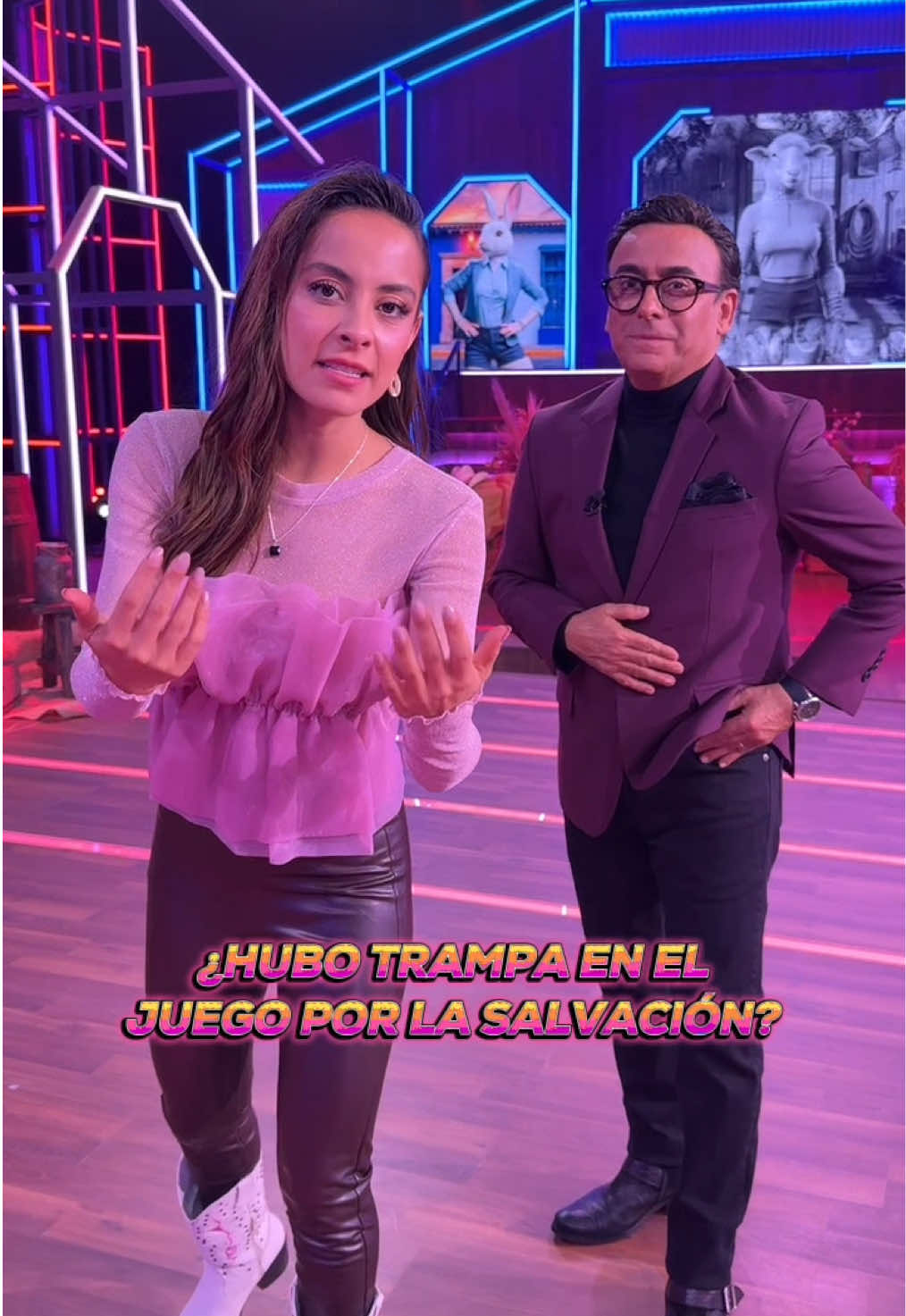 ¿Hubo trampa en el juego por la salvación? 🤔 #AdalRamones nos cuenta todo y #Malleza está leyendo todo. 👩🏻‍🌾📱 Lunes a viernes 9:00 p.m. por #AztecaUNO. Domingo La Gala 8:00 p.m. por Azteca UNO. 🌾 #LaGranjaVIP transmisión 24/7 en #DisneyPlus experiencia completa.