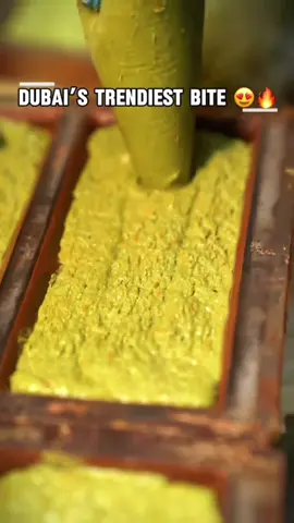 🌟 Découvrez les coulisses de notre chocolat de Dubaï Le Damas, fabriqué artisanalement avec passion !  🍫✨ Plongez dans l’art de la chocolaterie et laissez-vous séduire par chaque étape de création. Regardez jusqu’à la fin pour une touche de gourmandise unique. 😍👏 #LeDamas #ChocolatArtisanal #DubaiChocolate#ChocolatDeDubai 