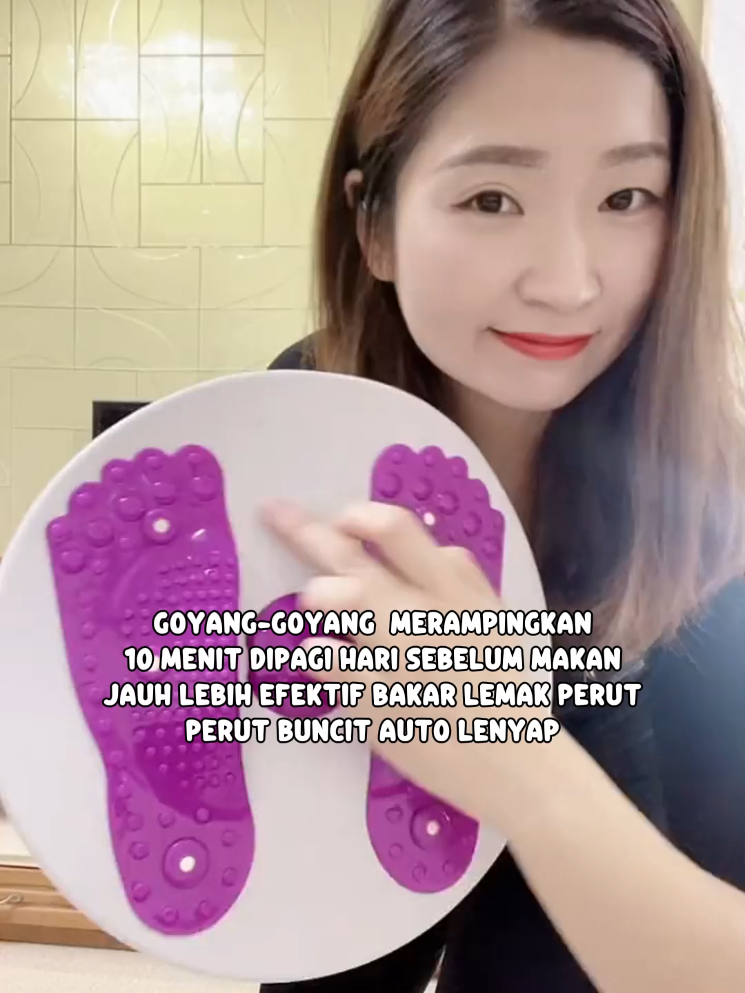 🔥 Goyang-Goyang Merampingkan 10 Menit Pagi = Perut Buncit AUTO LENYAP! 🔥 Ini rahasia core workout yang paling asik! Lakukan Goyang-Goyang Merampingkan Pinggang ini selama 10 MENIT SETIAP HARI di pagi hari SEBELUM MAKAN. ✅ Jauh Lebih Efektif: Olahraga saat perut kosong memaksimalkan pembakaran lemak perut. ✅ Target Pinggang: Langsung melatih otot perut dan pinggang (obliques). ✅ Perut Buncit Auto Lenyap: Hasil terlihat nyata dengan konsistensi harian. Yuk, check out Waist Twisting Disc ini sekarang dan jadikan ini morning routine kamu! 💯 #WaistTwisting #PerutRamping #10MenitWorkout #BakarLemakPagi #HomeGym #AntiBuncit