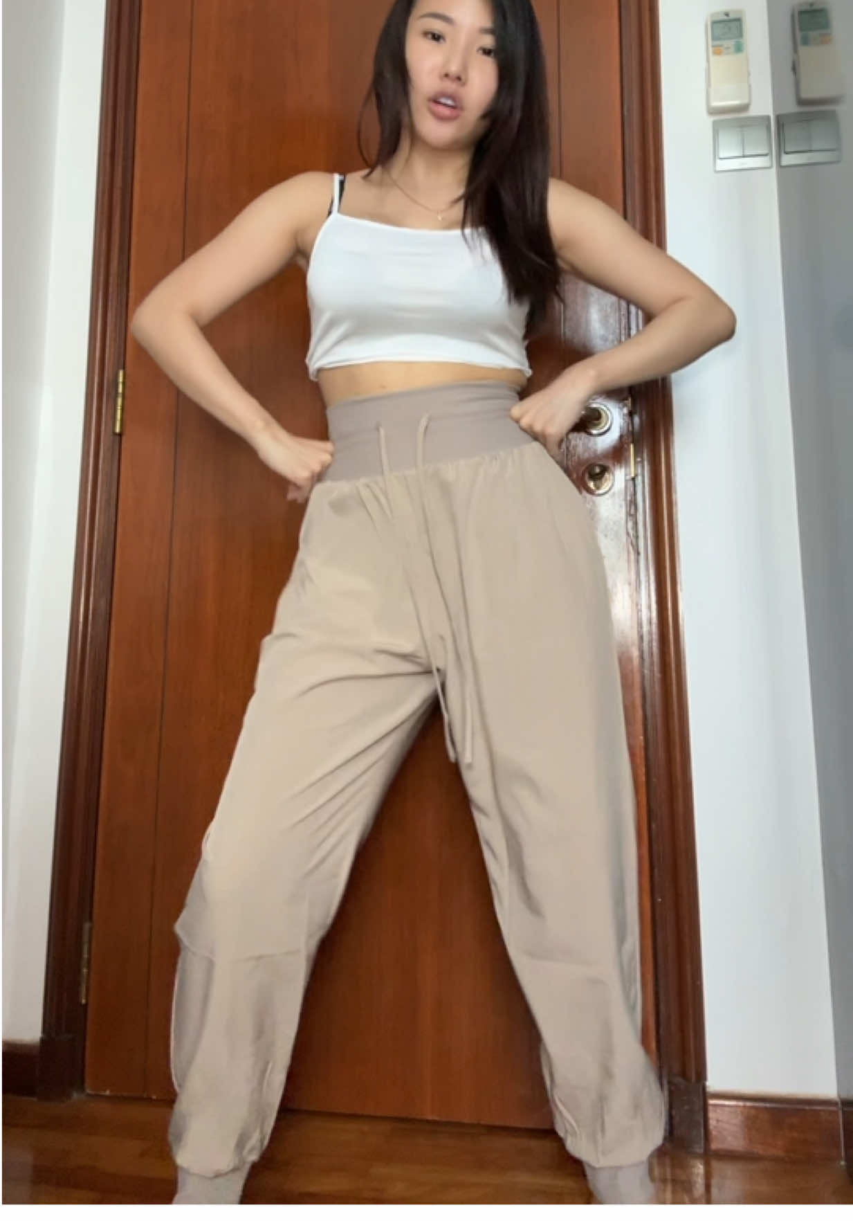 light wavy flowy jogger pants! my must have jogger pants for sure, it’s super comfy I’m wearing size M here and 157cm for ref! 