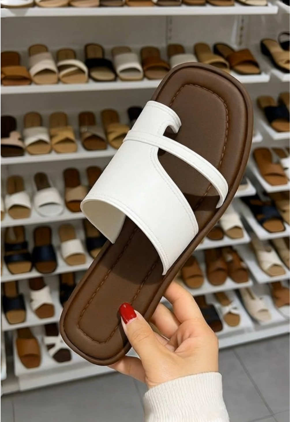 Sandal jepit jempol wanita #sandalwanita #sandaljepitwanita #sandalkekinian 