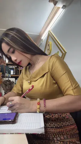 #ဖခင် နှင့်တူသော ချစ်သူကို ရလျှင် ဘဝသည် ပြီးပြည့်စုံပါသည်။ အကော င်းအဆို:နှစ်တန် ဆုံးမပဲ့ပြင်ပေးခြင်း... တိုက်ခို/က်6စာ်ကားမှုများမှ ကာကွယ်ပေးခြင်း... လိုအပ်သည်ကို ဖြည့်ဆည်းပေးခြင်း... အနွံတာခံ ချစ်ခင် ယုယခြင်း... မည်သည့်အကြောင်းကြောင့် ကျသည့် မျက် ရည်ကို မဆို ခမ်းခြောက်စေခြင်း... ဘဝရည်မှန်းချက်ကို အထ မြောက်လာအောင် ပံ့ပိုးပေးခြင်း... နှစ်ဦးရှေ့ရေးအတွက် ရည်မှန်းကာ အလုပ်ကြိုးစာ:လုပ်ကိုင် ခြင်း နှစ်ဦးရှေ့ရေးနှင့်ပတ်သက်ကာ အမြော်မြင် ရှိခြင်း.... ဤသို့သော ချစ်သူမျိုးသည် ယုံကြည်စွာ မှီခိုအားကိုးလောက်သည့်အတွက် ဖခင် နှင့်တူသော ချစ်သူမည်၏။ ဤသို့သော ချစ်သူမျိုးကို ရရှိထားသော မိန်းကလေး၏ဘဝသည် အရိပ်အာဝါသကောင်းသော ညောင် ပင်ကြီးကို မှီခိုရသကဲ့သို့ ဘဝသည် အေးချမ်းလုံခြုံပါသည်။#on4t #@NEW STAR💇🏼‍♀️နယူးစတား #foryoupage #မြန်မာtiktok😁 #ချစ်ရင်အသဲပေး💖ခဲ့နော် 