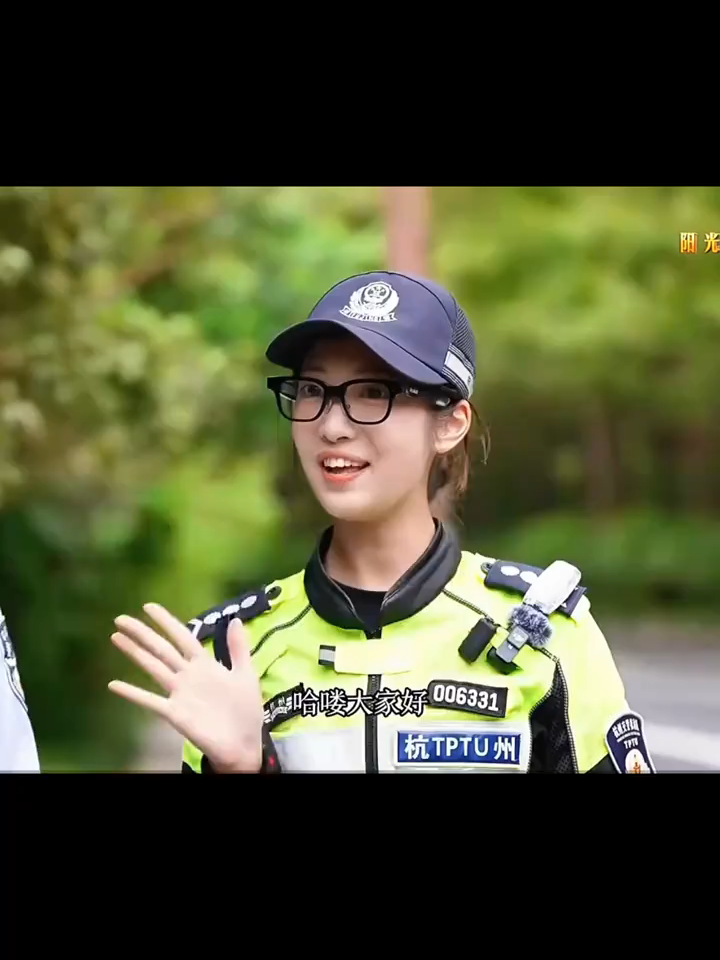 兔子警官 戴上Ai眼镜好可爱好漂亮 #李语蔚🇨🇳 #杭州🇨🇳