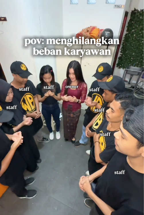 ini juga owner nya tiba tiba ilang karna mau nemuin ‘temen’nya itu😅 #warungbahagia #warungmalang #nasidaunjeruk #nasijerukbali #ayamblondo #kulinermalang #ayamsereh #cumihitam #malangfoodies #nasiboxmalang #malang #fyp 