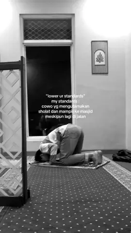 “kita sholat dulu ya💖😻”