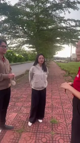 🎬 Team Thép vui là chính – bán hàng bằng cả năng lượng tích cực! 😆 Hai vợ chồng khách đi xem đất mà tưởng đang… quay phim hài 🎥 Càng xem càng mê, chốt luôn nền đẹp tại Velora Vạn Phát! 🌿 Vị trí vàng: mặt tiền Quốc lộ 1A, kết nối nhanh Sóc Trăng – Cần Thơ. 🏭 Kề KCN An Nghiệp, tiềm năng sinh lời cực lớn. 🏗️ Hạ tầng hoàn thiện, khu phố đang hình thành sầm uất mỗi ngày. ✨ Team Thép chúng em không chỉ bán cơ hội an cư & đầu tư, mà còn bán cả niềm vui và sự tích cực đến từng khách hàng! 👉 Xem hết video để thấy vì sao ai tới Velora cũng “chốt liền tay” nha! 😍 #VeloraVanPhat #KhuDoThiMoiSocTrang #DuAnHot2025#KhuCongNghiepAnNghiep#DauTuThongMinh   