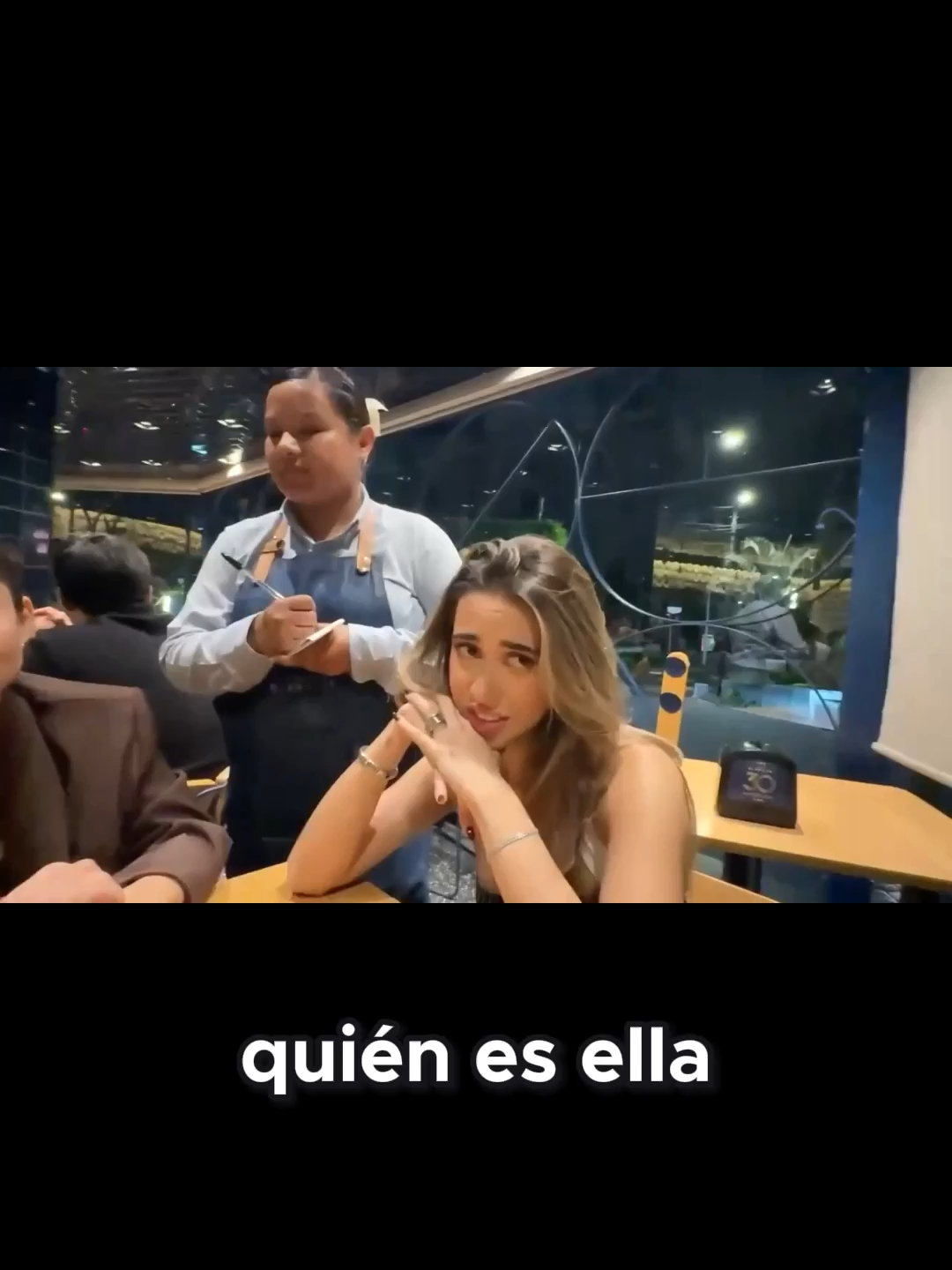 ¡Momentos Divertidos y Confusos en los Tacos! #viral #humor #entretenimiento #tacos #kick #yovngpclips