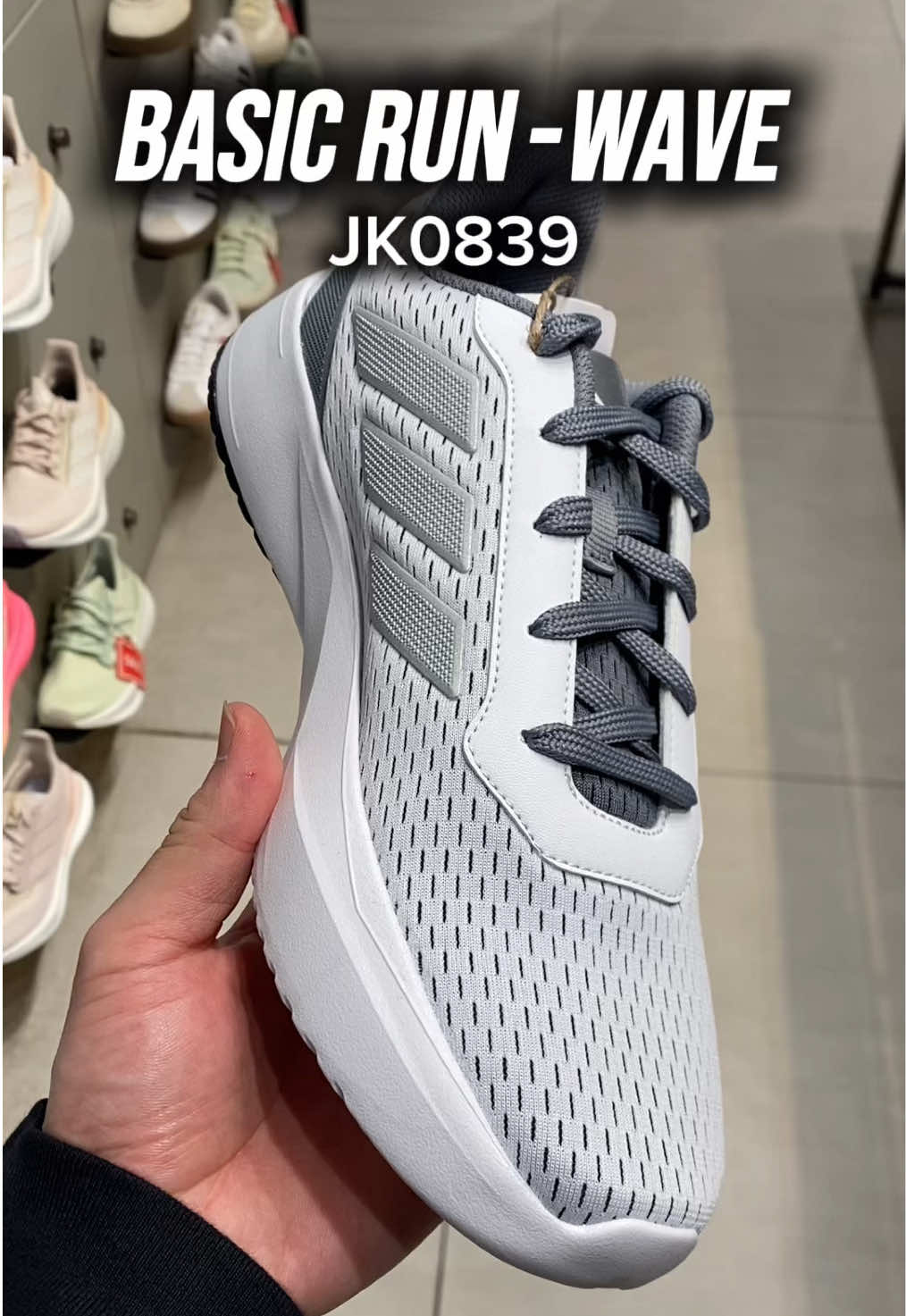 Đôi giày khiến mình chạy mà cứ tưởng đang đi mây mà chỉ có giá hơn 1 triệu xíu! ☁️ #adidas #BasicRunWave #ReviewGiày #ChạyBộÊmNhưMây #Running 