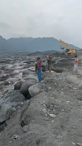 banjir lahar semeru hari ini full vidio di youtube : trio tewur