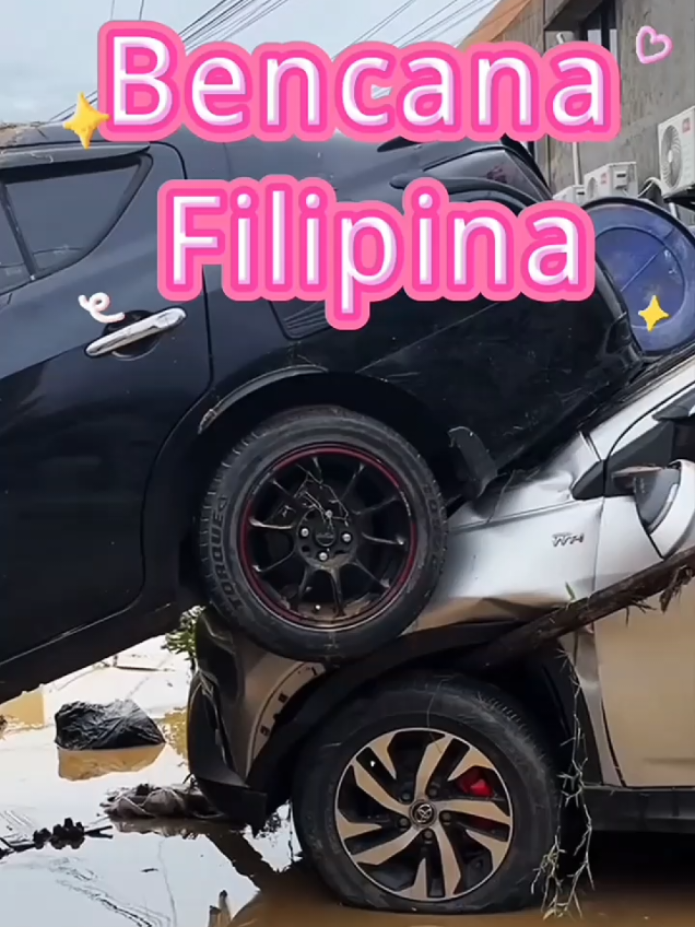 Topan Kalmaegi (Tino) melanda Filipina pada awal November 2025 (sekitar 4-7 November), menyebabkan banjir bandang terparah dan kerusakan luas, terutama di Cebu. Bencana ini menewaskan sekitar 114 hingga 188 orang dan menyebabkan lebih dari 120 orang hilang. Akibat skala kehancuran yang masif (ribuan rumah rusak dan jutaan terdampak), Presiden Filipina mengumumkan keadaan bencana nasional pada 6 November. #bencanaalam #topan #filipina #cebu #breakingnews 