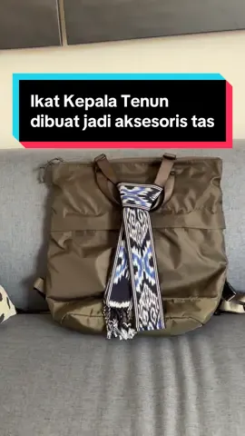 Ikat Kepala Tenun dibuat jadi aksesoris tas. Cara ikat kain tenun di tas. Langsung klik keranjang kuning yang mau samaan. Pilih motif kain tenun yang kalian suka #ikatkepalatenun #kaintenun #aksesoristas #syaltenun #tenun 