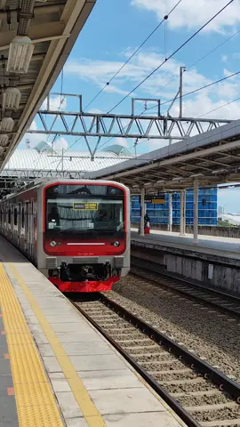 Uji coba KRL buatan PT INKA Madiun 🚆: EA207 || CLI-225•002 📍: Stasiun Manggarai 📸: Redmi Note 13 Pro #fyp #trending #krlcommuterline #railfans #storykereta🎭 