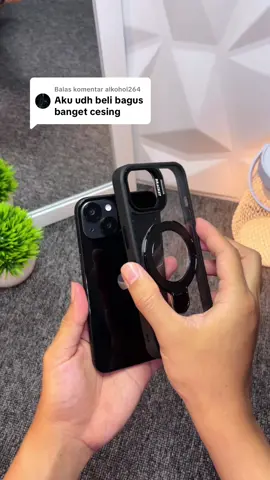 Membalas @alkohol264 Banyak yang bilang hal yang sama begitu dipake langsung keliatan mewah, dan dual stand nya tuh beneran kepake buat nonton & video call. Belum lagi bonus pelindung kamera, jadi nggak perlu beli terpisah. Yang lain masih nimbang, tapi yang udah beli malah pada balik lagi buat ambil warna lain 🙈 Stoknya keburu habis terus… jadi kalau masih available di keranjang kuning kamu, langsung amankan ya sebelum kehabisan 🛒✨ #casingiphone #casemewah #caseiphone 