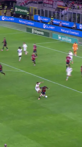 Alexis ❤️🖤 #acmilan #tiktokcalcio #tiktokfootball #seriea #EmClimaUltraLeve 