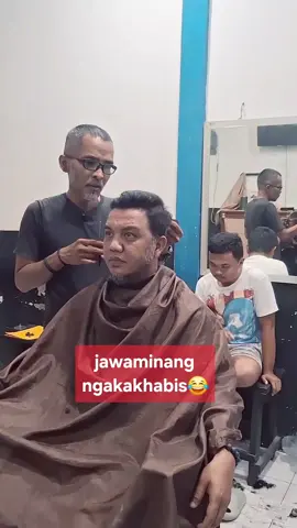 ngakak habis😂😂#minangtiktok #minangkocak #viral #tukangcukur #komedi 